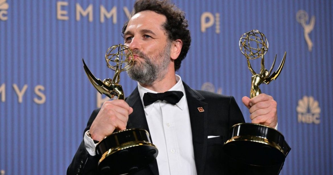 A Fehér Lótusz tarolt az Emmy-gálán, Matthew Rhys pedig történelmet írt