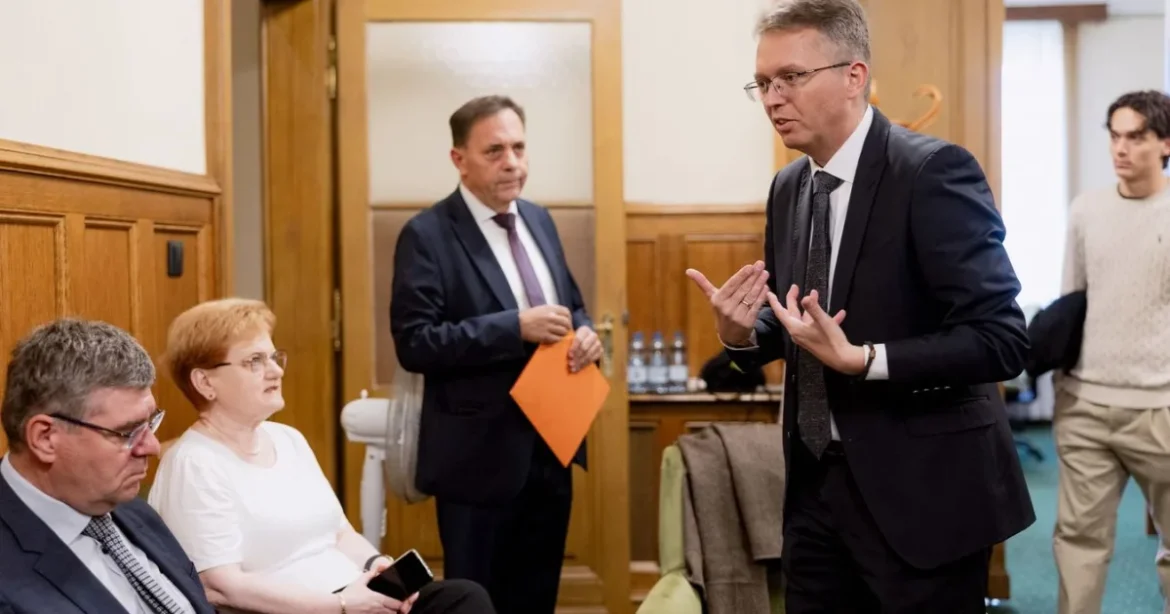 A rendőrség nyilatkozott arról, hogy várják-e Hankó Balázst a parlamentnél