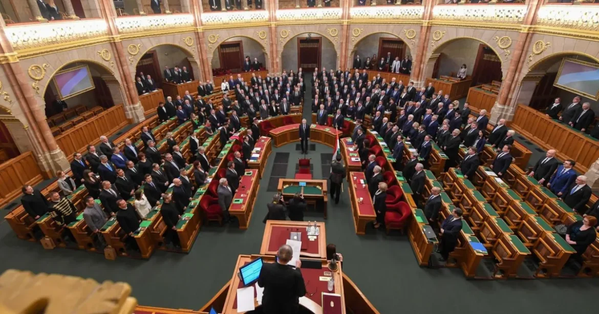 Bűncselekményt követhetett el a parlamentben egy TISZA-s képviselő, videó is rögzítette