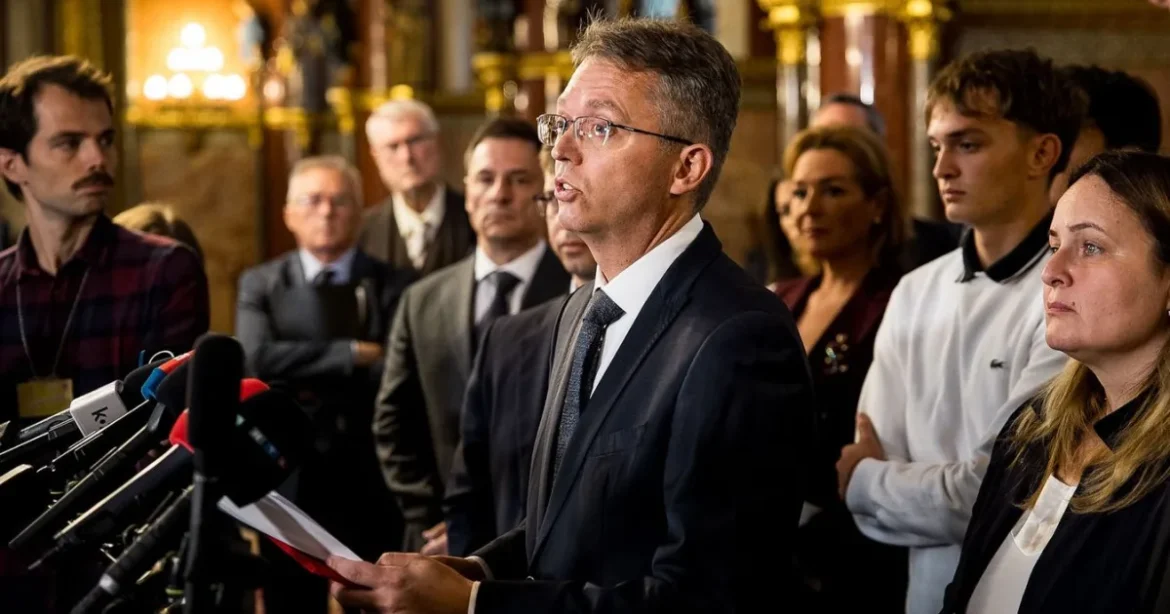 Hankó Balázs politikai fogoly, nem adja vissza mandátumát