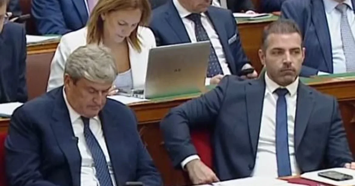 Kapitány István kiprovokálta Magyar Pétert a parlamentben