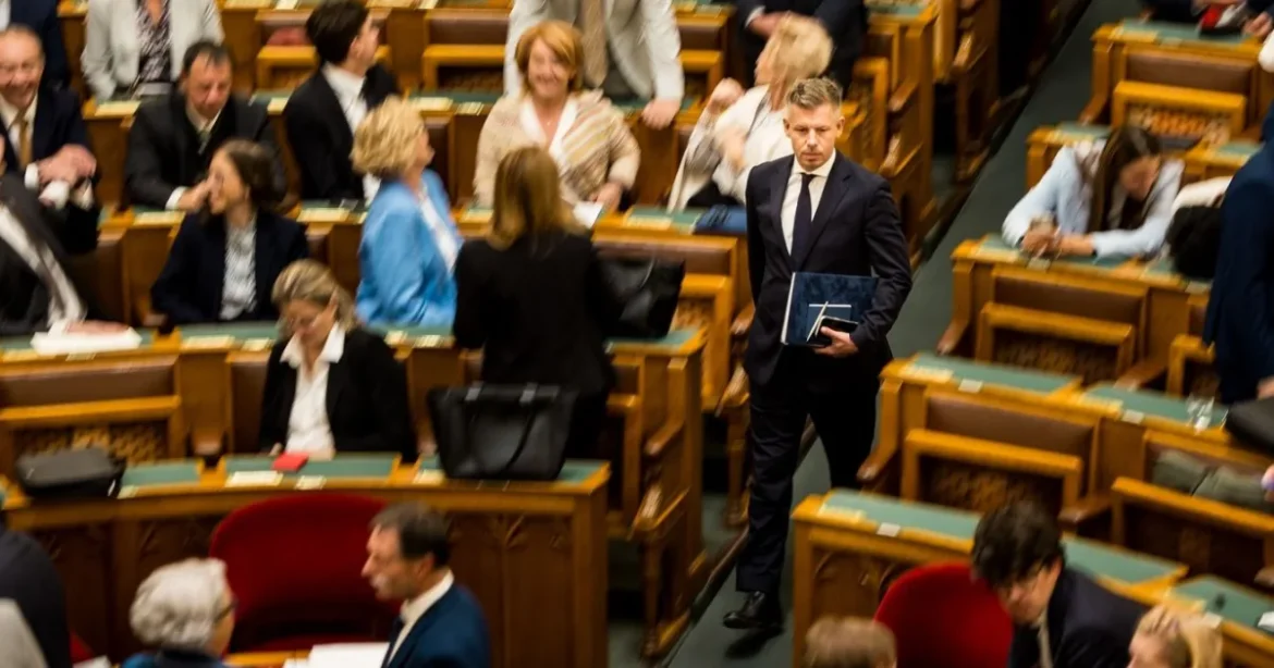 Magyar Péter leteremtette a Fidesz képviselőit a parlamentben