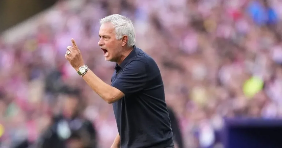 Mourinho kinyomtatott fotókkal üzent a bírónak, Simeone válaszolt