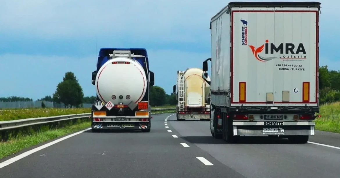 Regionális üzemanyagválság: újabb országban kérnek segítséget a fuvarozók