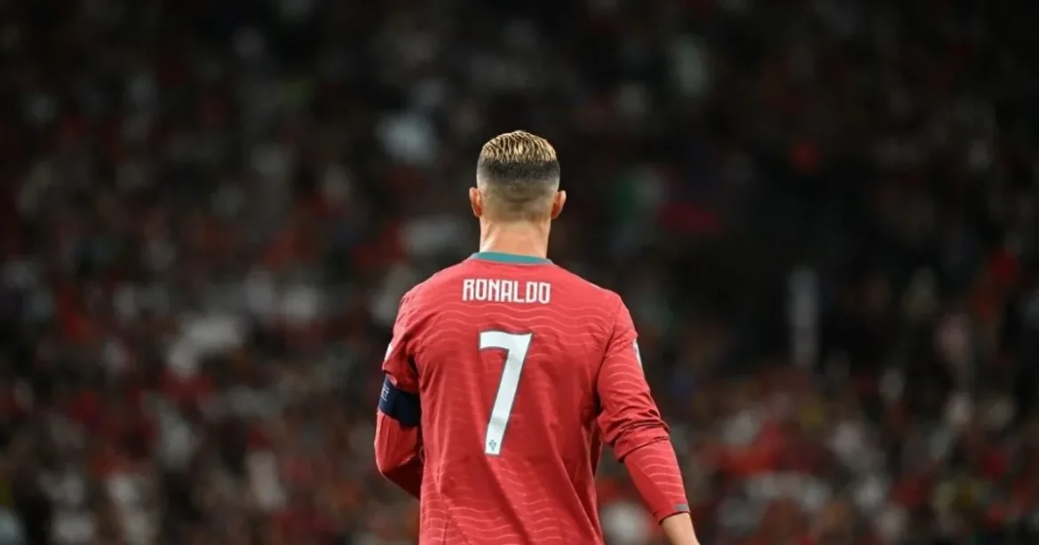 Ronaldo ragaszkodik a folytatáshoz, ismét lecserélték