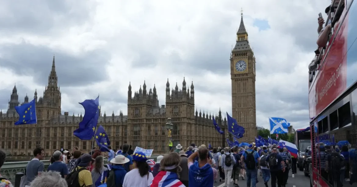 Zsarolás, időhúzás és gazdasági háború: London és Brüsszel csúnyán összekapott