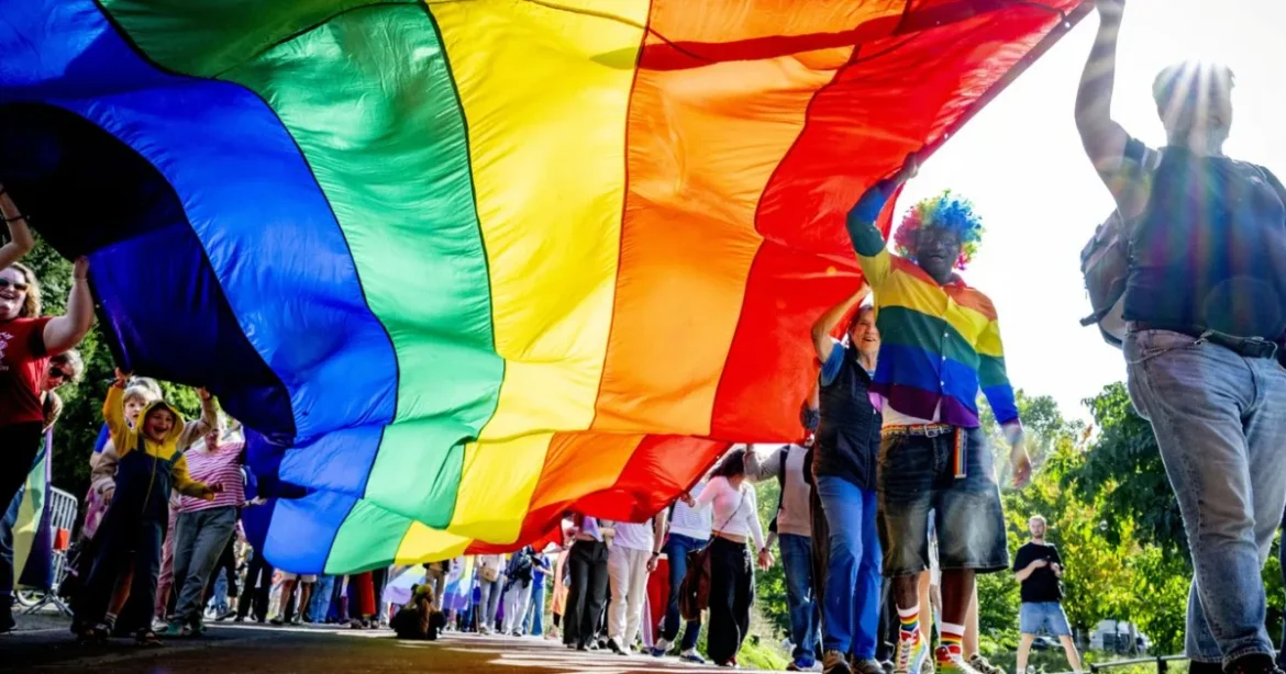 Európai sajtó ünnepli a Tisza gendertörvényét, leleplezik Magyar Péter hazugságait