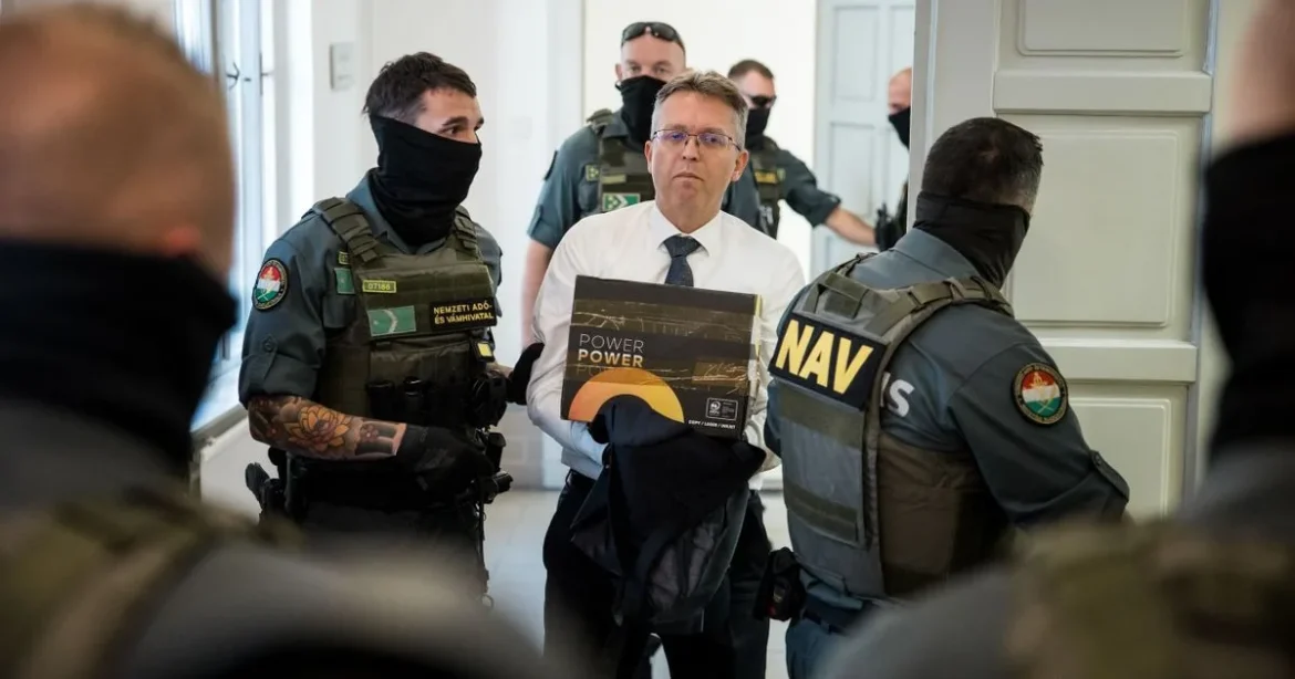 Hankó Balázs karácsonya a börtönben: újabb hónapokat kérnek