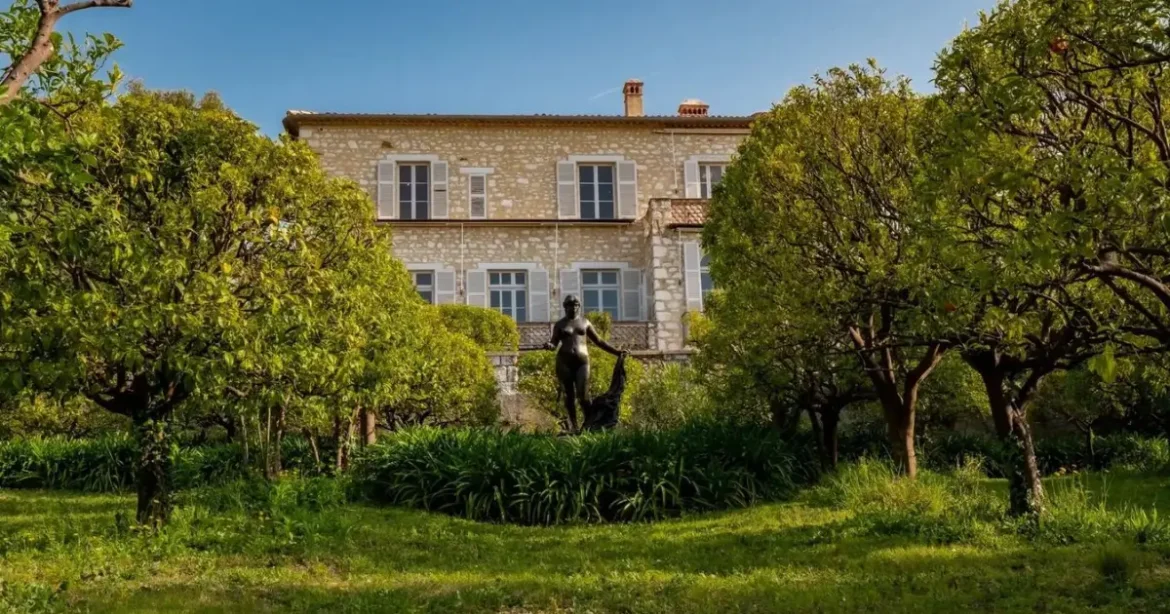 Hat embert őrizetbe vettek, megkerültek a lopott Renoir-festmények