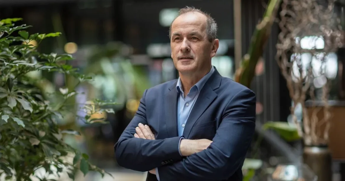 Hegedűs Zsolt rövidülő várólistákat ígér, de csak közhelyekig jut
