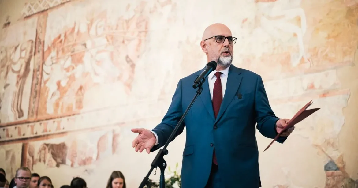 Kész a kormányalakítás, holnap hivatalba léphet Románia új kabinetje