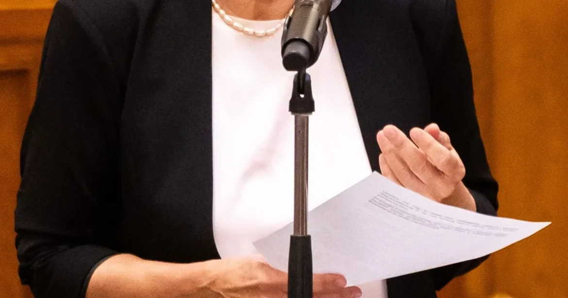 Lannert Judit gúnyosan beszélt a testnevelőtanárokról, Rétvári Bence helyre tette