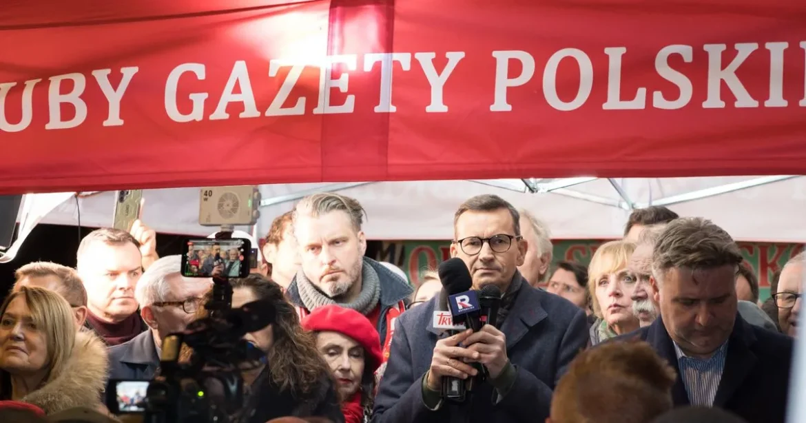 Lengyel alkotmányos válság: Morawiecki bizalmatlansági indítvánnyal buktatná meg Tuskot
