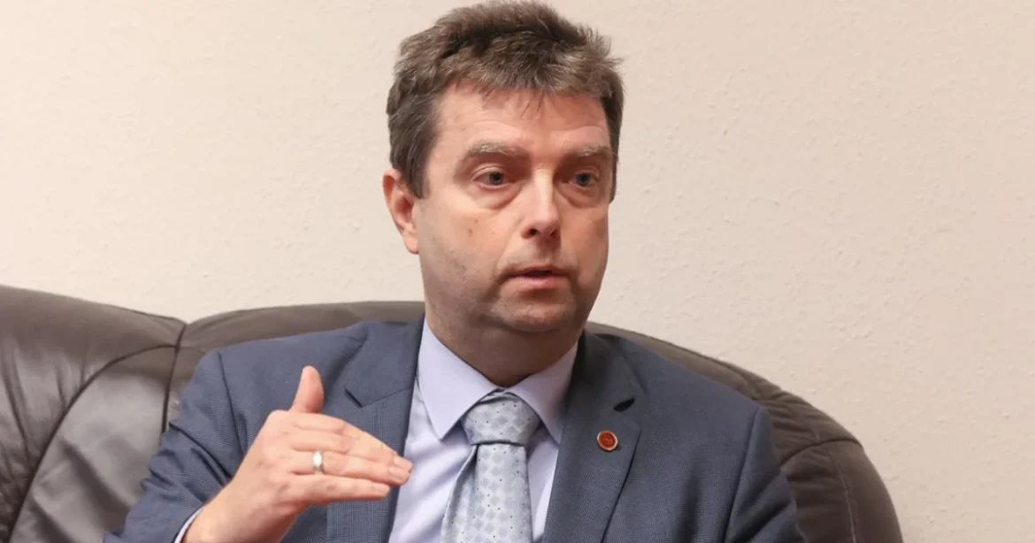 Szerdán hallgatja meg a parlament a lemondott volt főügyészt az aranykonvoj-ügyben