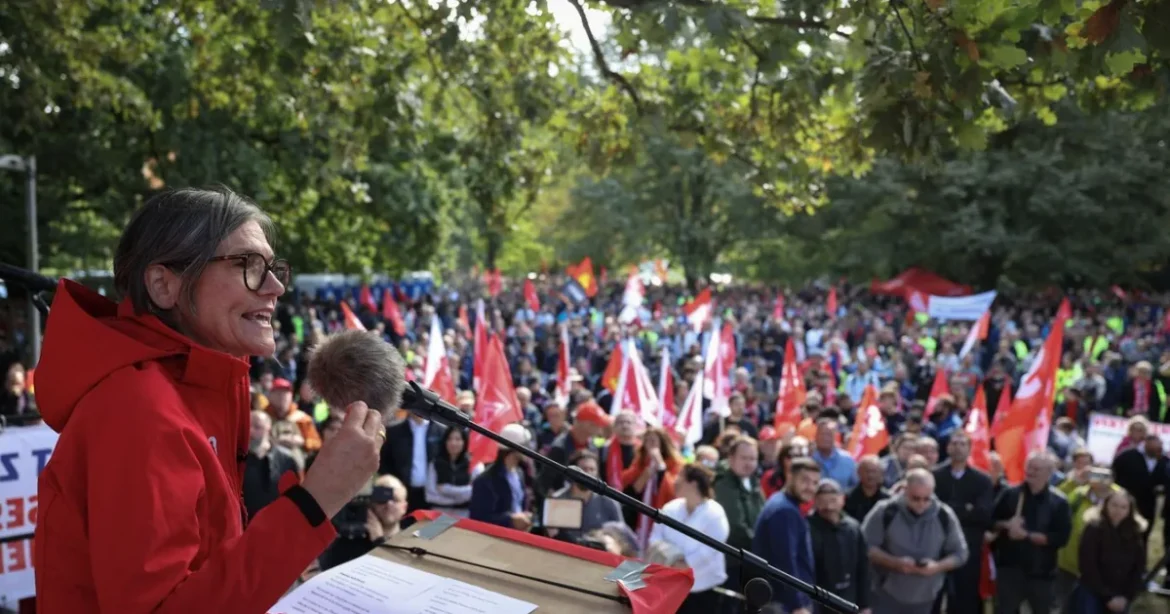 Sztrájkba lépnek a munkavállalók a tömeges elbocsátások miatt