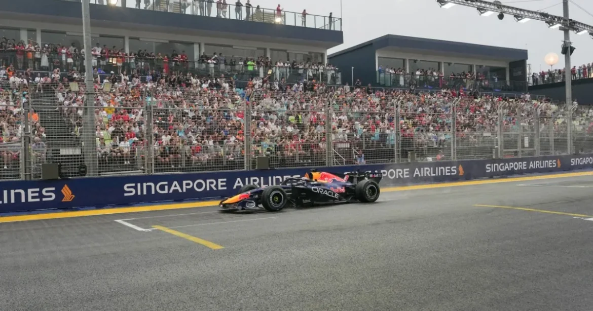 Verstappen nyerte a szingapúri sprintfutamot