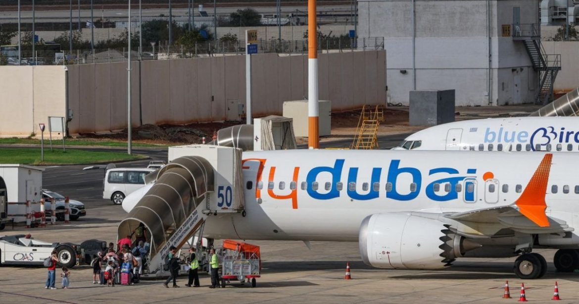 Vízvezeték-szerelő és fogász mentette a FlyDubai pilótáját