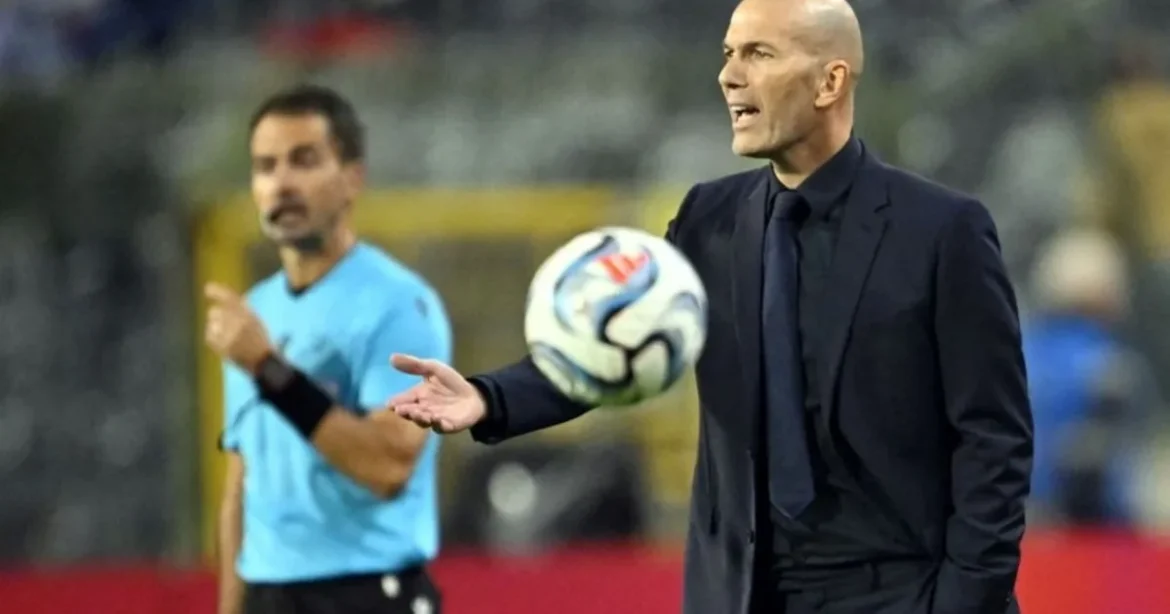 Zidane 20 év után visszatér, az ellenfél és a helyszín is örök emlék marad